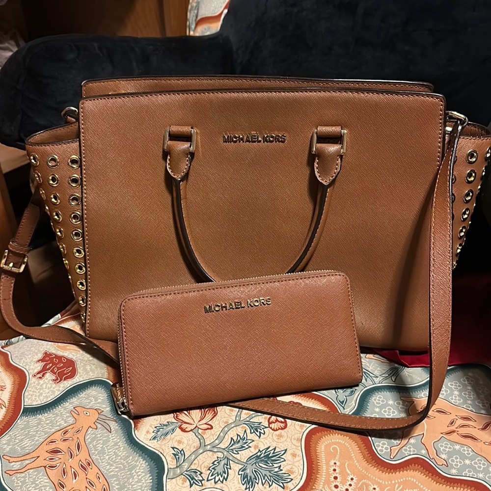 Micheal kors purse and wallet